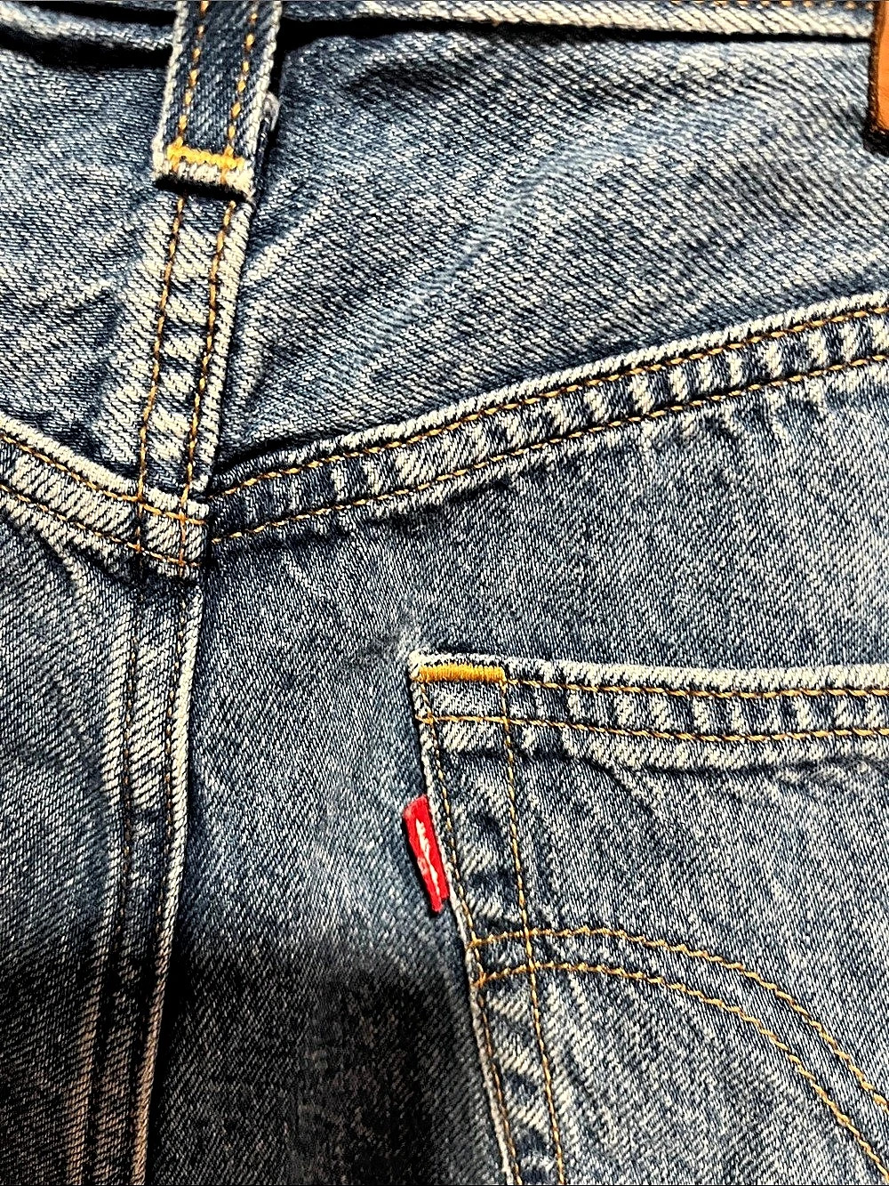 Levi's Ribcage Shorts Denim Jean Shorts Waist 28 Like New - Picture 4 of 10